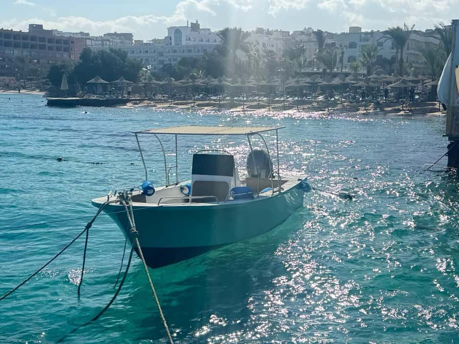 Private 4-Hour Speedboat Trip with Island Stop - Spending time on Magaweish Island