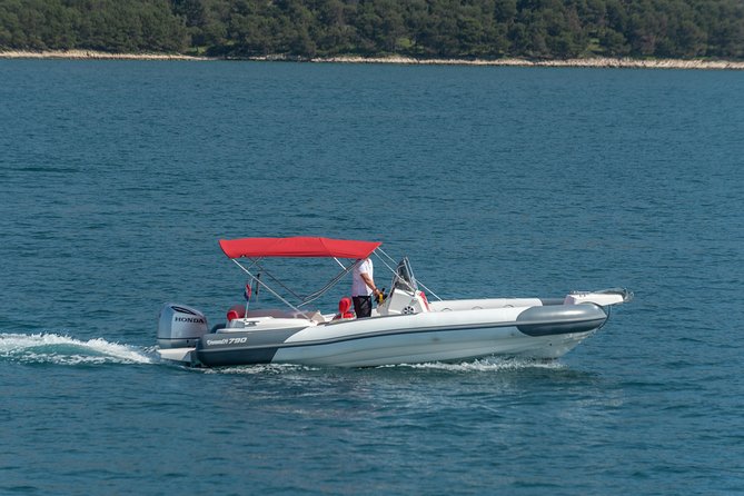 Private Blue Lagoon and island Solta speedboat tour - FULL DAY - Stomorska finishes the day at the water’s edge