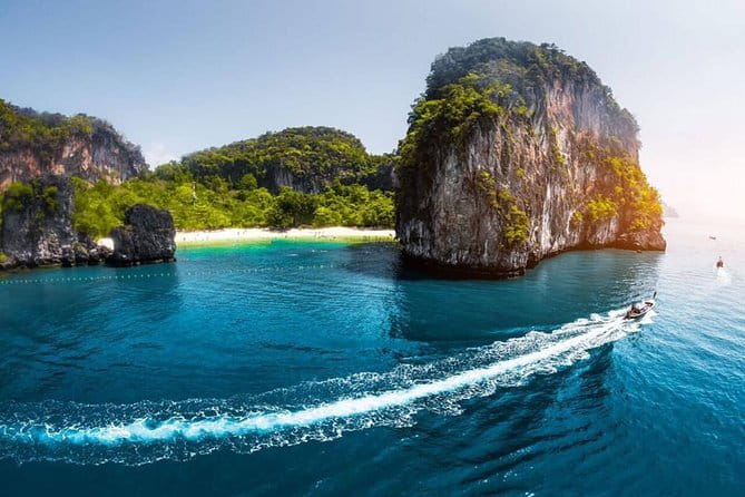Private Hong Krabi & James Bond Islands Adventure by Speedboat - James Bond Island is famous for good reason, but brief