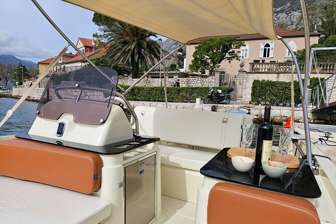 Private Lux 3.5h Speedboat Our Lady of the Rock and Blue Cave - Guides, music, and the feel of a private trip