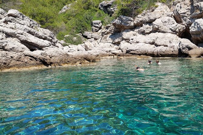 Private luxury speedboat tour-Islands, caves, beaches, snorkeling - The boat setup and onboard comforts
