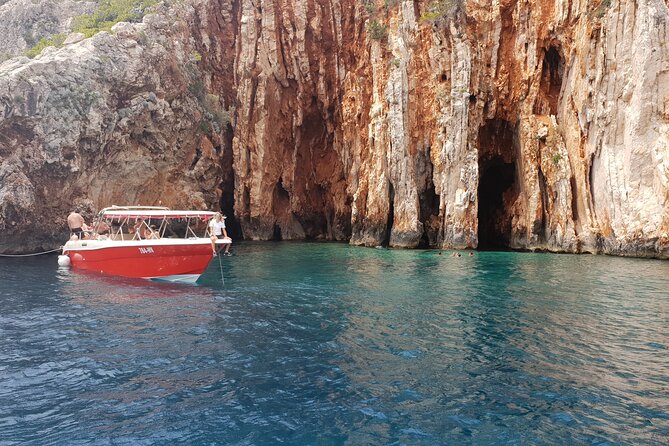 Private Red Rocks and Pakleni Islands beach hopping speedboat tour - The final swim at Mlini Beach