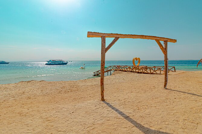 Private Speed Boat 4Hours Snorkel from Hugarda to Magawish Island - Lunch with a view of the Red Sea