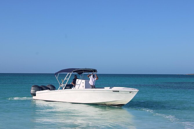 Private speed boat beach and bar hopping visiting Rose island - Who will get the most from this tour