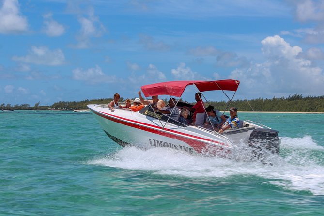 Private speed boat to ile aux cerfs - Who will enjoy this outing most?