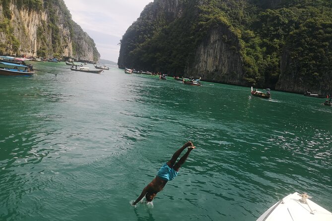 Private Speed Boat to Phi Phi Island from Phuket - Khai Nok Island closes the day