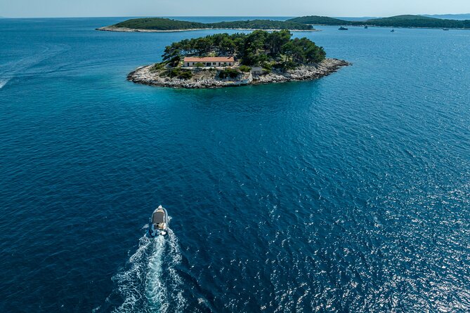 Private speedboat custome-made tour / from Trogir and Split - Handling crowds, wind, and changing plans