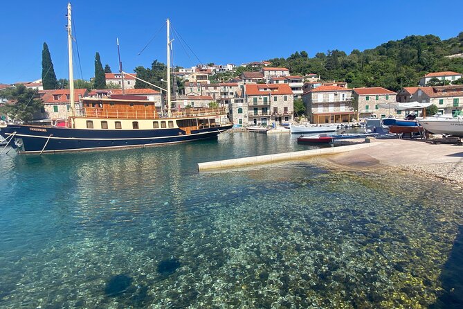 Private speedboat tour from Trogir and Split all around Island Šolta - Stomorska offers a useful break at midday