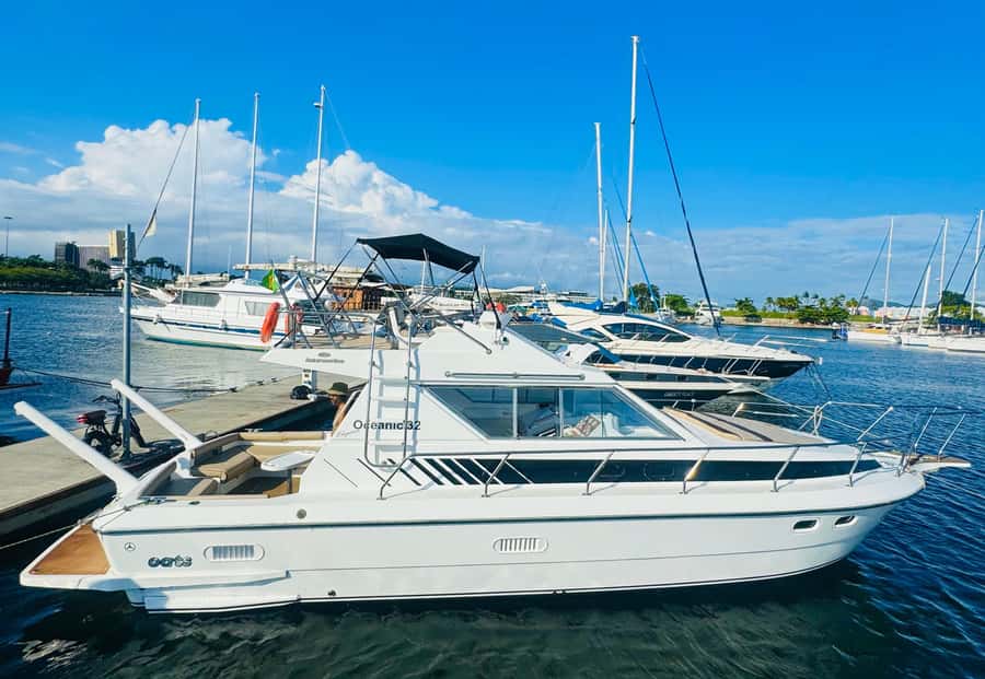 Private speedboat tour in Rio de Janeiro - What the two-level speedboat includes