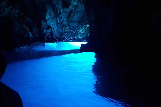 Private speedboat tour to Blue Cave and visit Island Hvar - Stiniva Bay and the swimming break