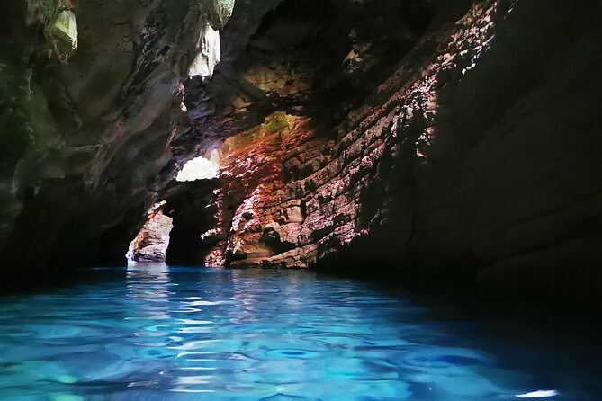 Private Speedboat tour to Sakarun Bay and Golubinka cave - Seeing Veli Rat lighthouse from the water