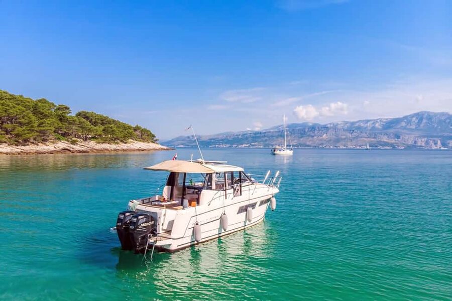 Private speedboat tours Sea Symphony - A private day on the Brač and Hvar coast