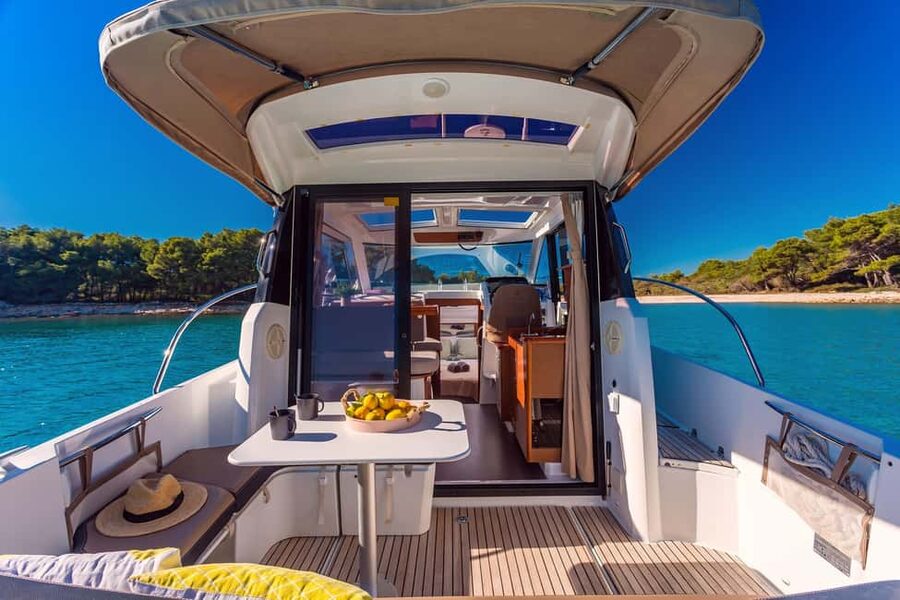 Private speedboat tours Sea Symphony - What the $1,060 price really covers