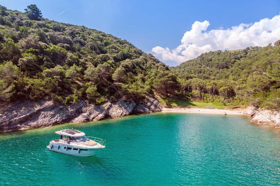 Private speedboat tours Sea Symphony - Pučišća and Brač’s white limestone