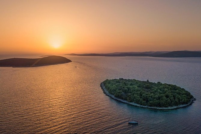 Private Sunset tour on the speedboat in village Maslinica, island Solta - Key points at a glance