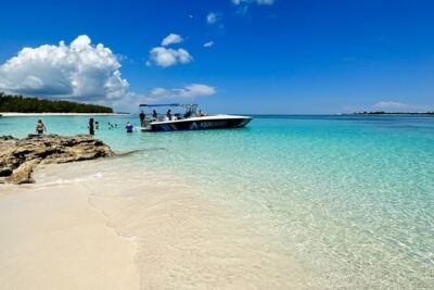 Private Tour 45ft Powerboat to Nearby Islands