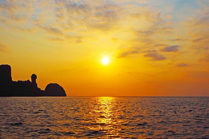 Private Tour Phi Phi Early Bird Premium Tour by Speed Boat - Why the early start matters at Maya Bay