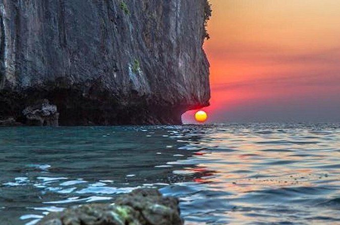 Private Tour Phi Phi Early Bird Premium Tour by Speed Boat - Lunch and breakfast need a clear answer