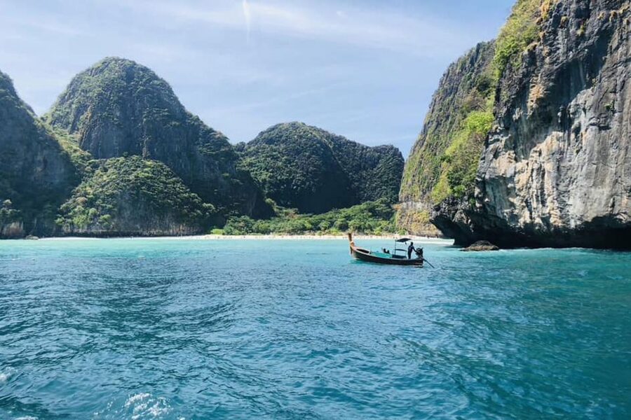 Private VIP Speed Boat Charter to Phi Phi Islands - Lunch and free time on Phi Phi Don