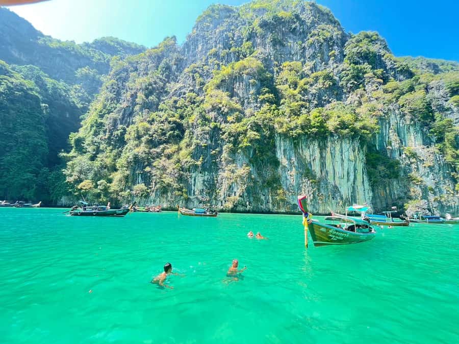 Private VIP Speed Boat to Phi Phi & Maya Bay - Lunch and free time on Phi Phi Don