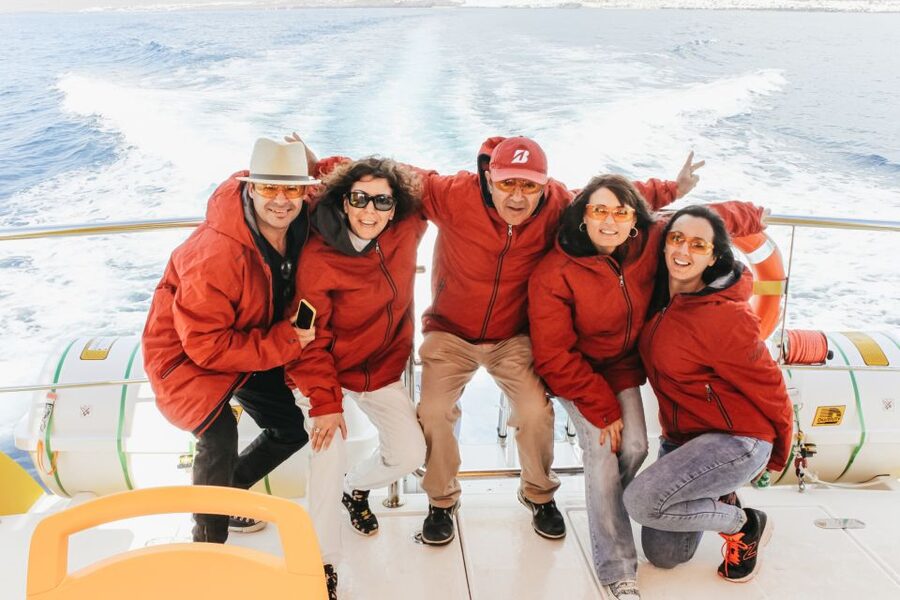 Puerto del Carmen: Dolphin-Watching Speedboat Tour with Swim - Who should book this outing?