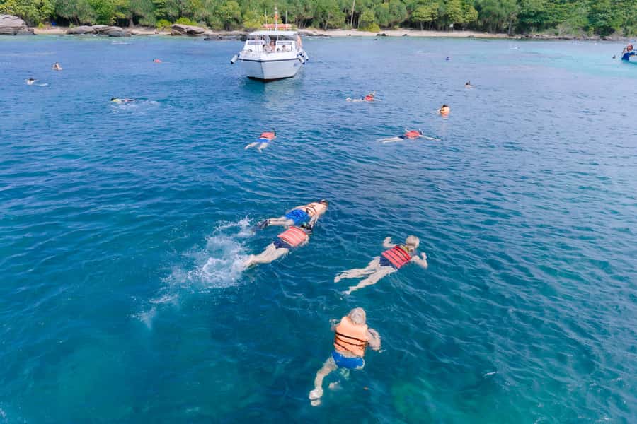 RedRiverTour - Discovery 3 Islets, Snorkeling By Speedboat - Guides Brian and Kalvin shape the day