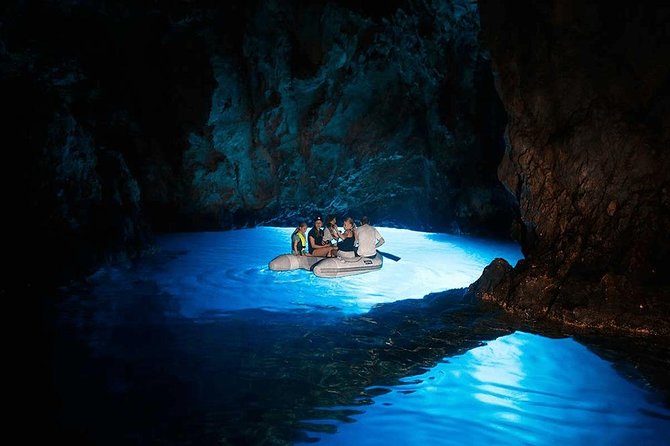 Rent a Speed Boat from Split – Discover Hidden Beaches & Islands - Making lunch work on a 10-hour outing