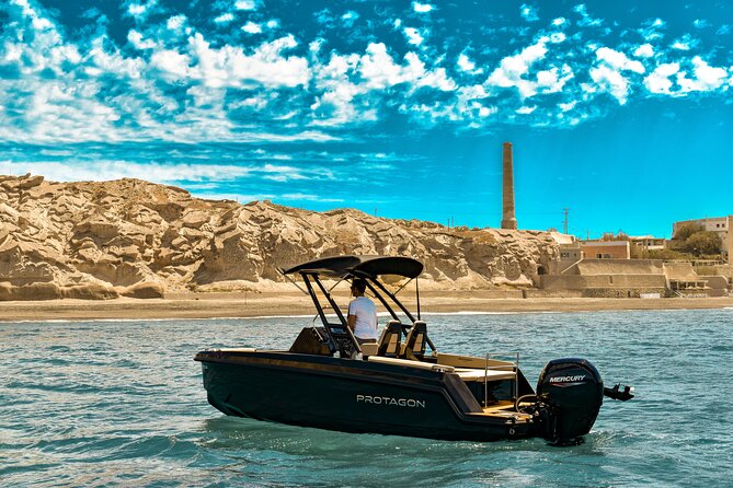 Rent a SpeedBoat in Santorini with License or Skippered - Key points to know before you book