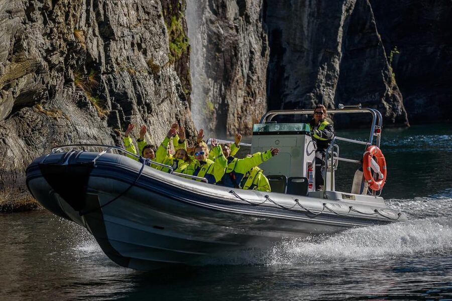 RIB Geiranger - Fjordsafari - Racing into Geirangerfjord