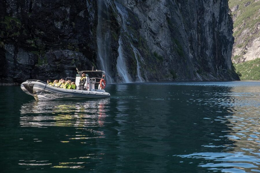 RIB Geiranger - Fjordsafari - Speed, spray, and comfort