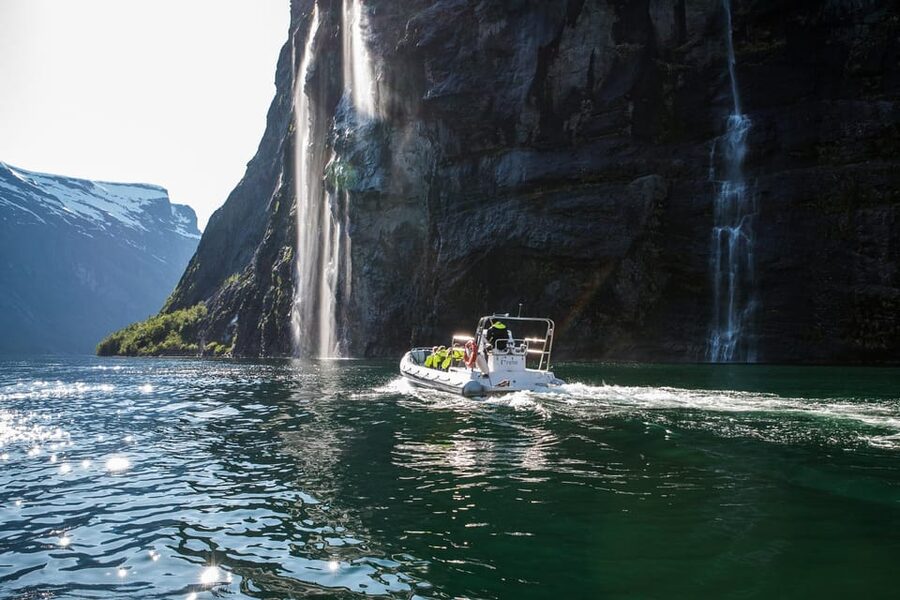 RIB Geiranger - Fjordsafari - The best season and weather