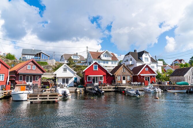 RIB Speed Sightseeing in Kristiansand - Crossing the fjord past two lighthouses