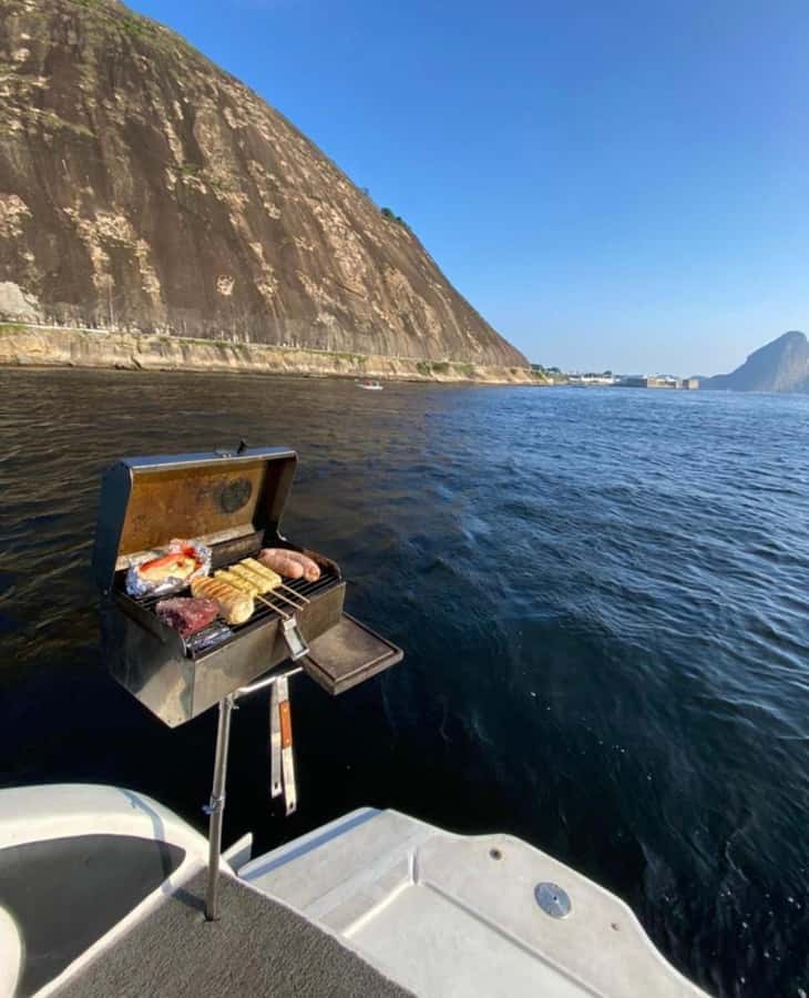 Rio de Janeiro: Private Speedboat Trip - The scenery around Urca and Sugarloaf