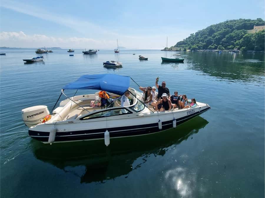 Rio de Janeiro: SpeedBoat Tour - Beach Tour with Beer - São João Fort and Sugarloaf Mountain from below