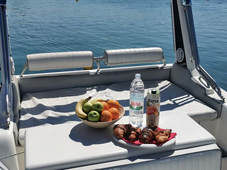 Rovinj: Red Island and Pirate Cave speedboat tour - A fast start beside Rovinj’s old town