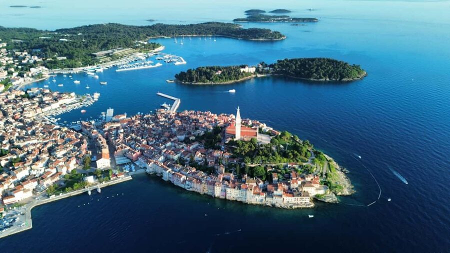 Rovinj: Red Island and Pirate Cave speedboat tour - Red Island, two connected islands, and one hour to swim