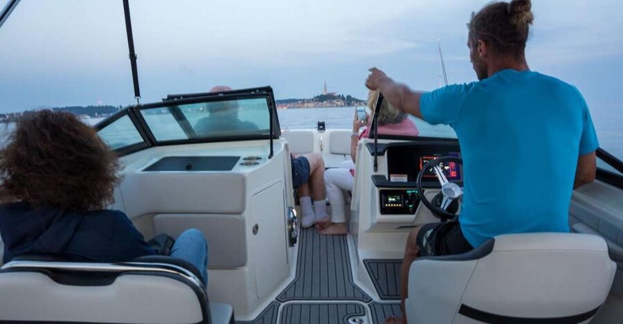 Rovinj: Sunrise Dolphins & Fishermen at Work Speedboat Tour - The 20-minute ride offshore