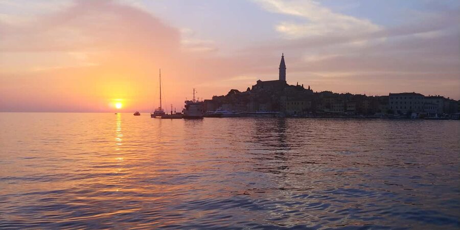 Rovinj: Sunset Speedboat Tour with Dolphin Watching - Setting Out From Villas Rubin
