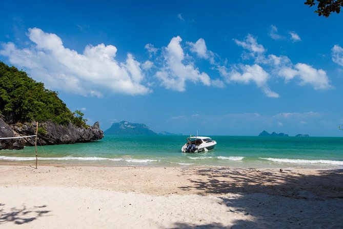 Samui Boat Charter, Private Speedboat Charter, Angthong National Marine Park - Cruising through the island chain