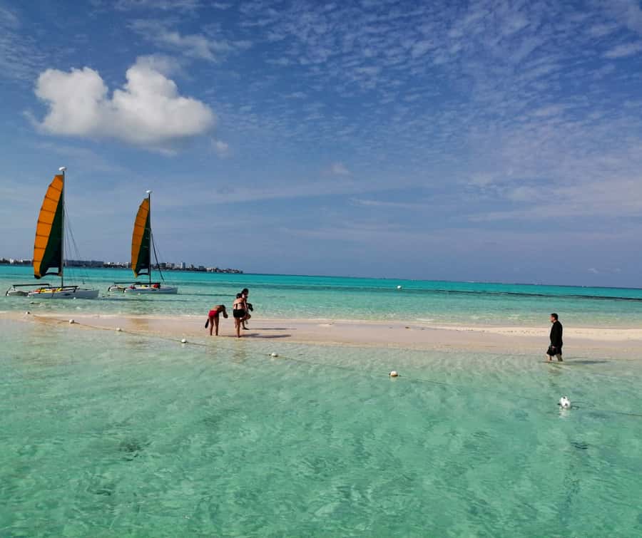 San Andres: Private San Andres Bay Tour by Luxury Speedboat - Old Point mangroves and the slower side of San Andrés