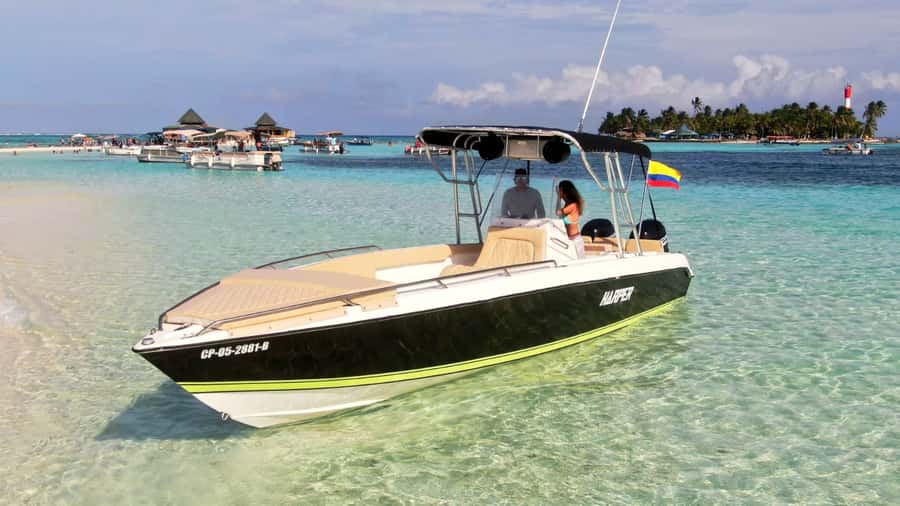 San Andres: Private San Andres Bay Tour by Luxury Speedboat - Rocky Key and the Nicodemus shipwreck