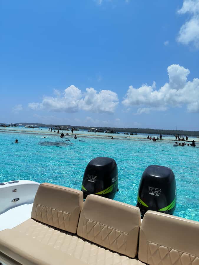 San Andres: Private San Andres Bay Tour by Luxury Speedboat - Lunch is local, but not included