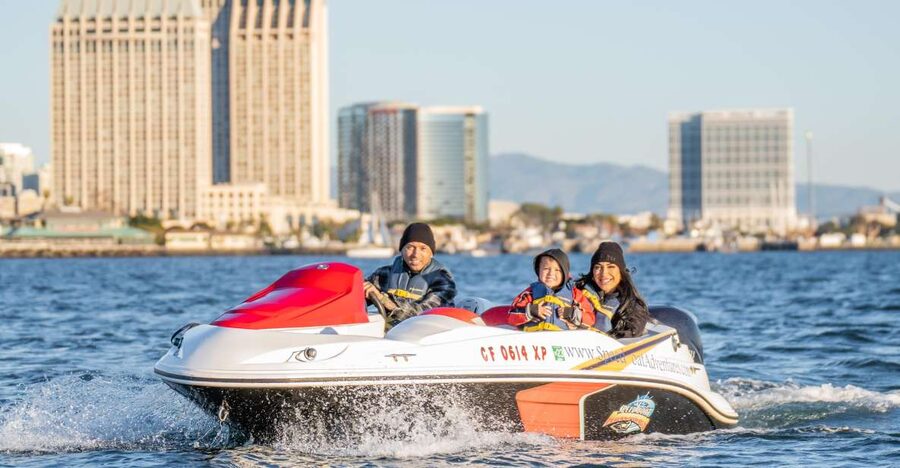San Diego: Drive Your Own Speed Boat 2-Hour Tour - Taking the wheel for the first time