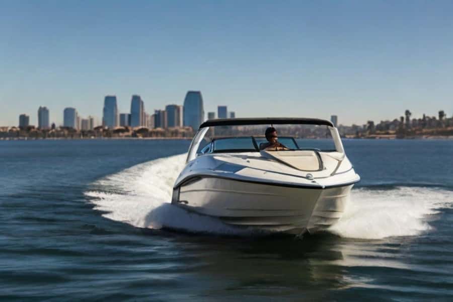 San Diego: Speed Boat Rental in San Diego Bay - Taking control of a 24-foot Bayliner