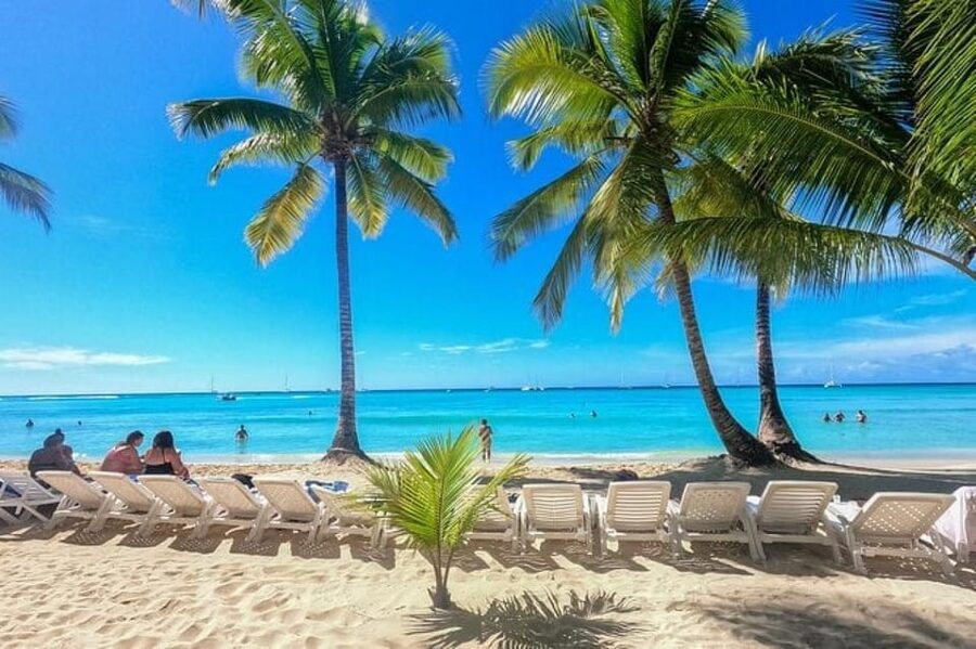 Saona Island: Catamaran/Speedboat Tour to a Dream Beach - The natural pool and giant starfish