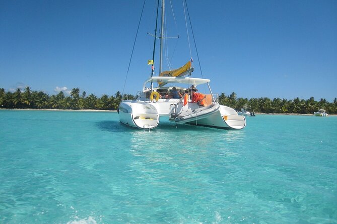 Saône Island in Catamaran and speedboat (blue lagoon) swimming pool. - Key points to know before you book