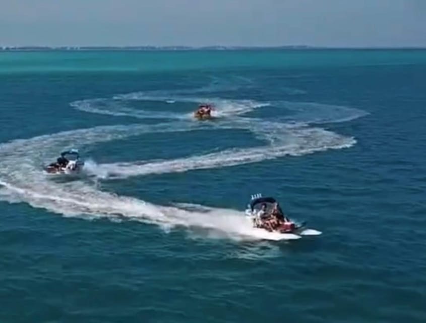 Sarasota: Island Adventures & Catamaran Speedboat Tour - Meeting the crew at Centennial Park