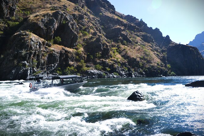 Scenic Jet Boat Tour through Hells Canyon - A three-course lunch in the middle of the day