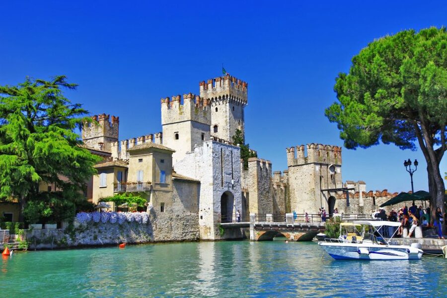 Sirmione: Walking and Speedboat Tour - The Guides and Overall Experience