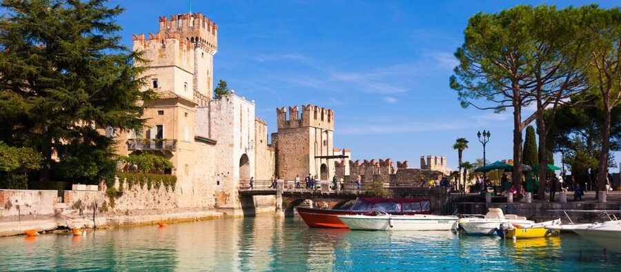 Sirmione: Walking and Speedboat Tour - Roman Remains and the Villa on the Peninsula